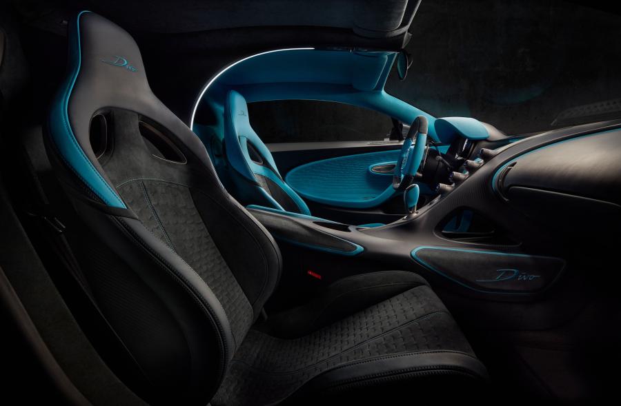 Интерьер Bugatti Divo 2018 года  (фото 2 из 46)